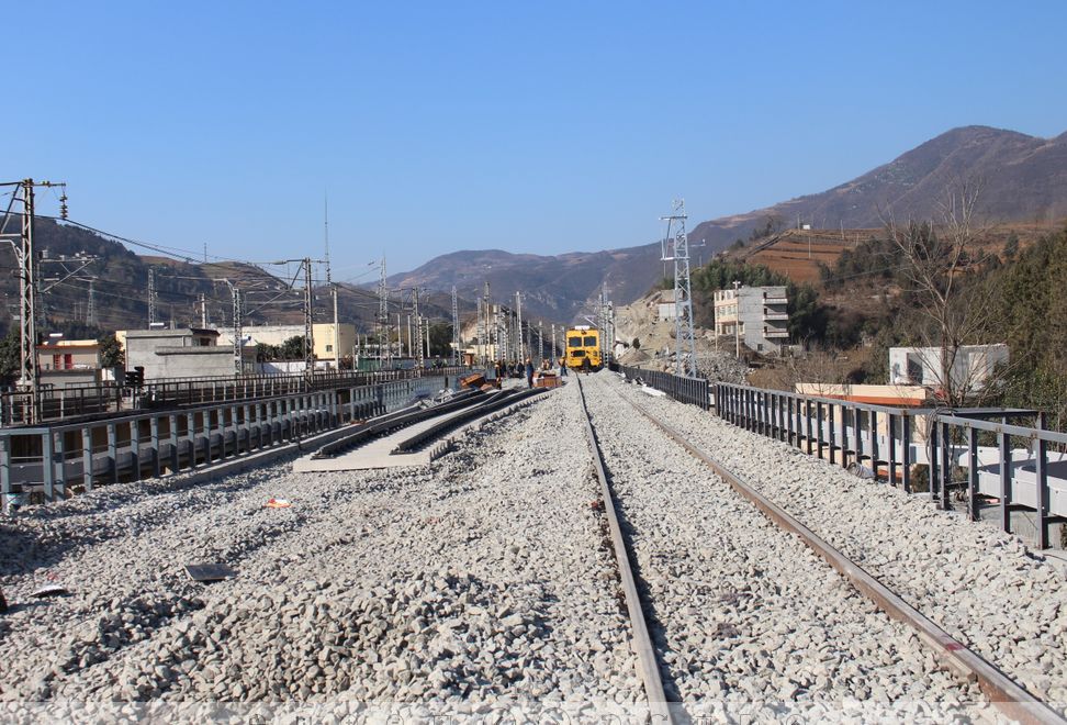 直通场改建既有西康线两次大机捣固顺利完成