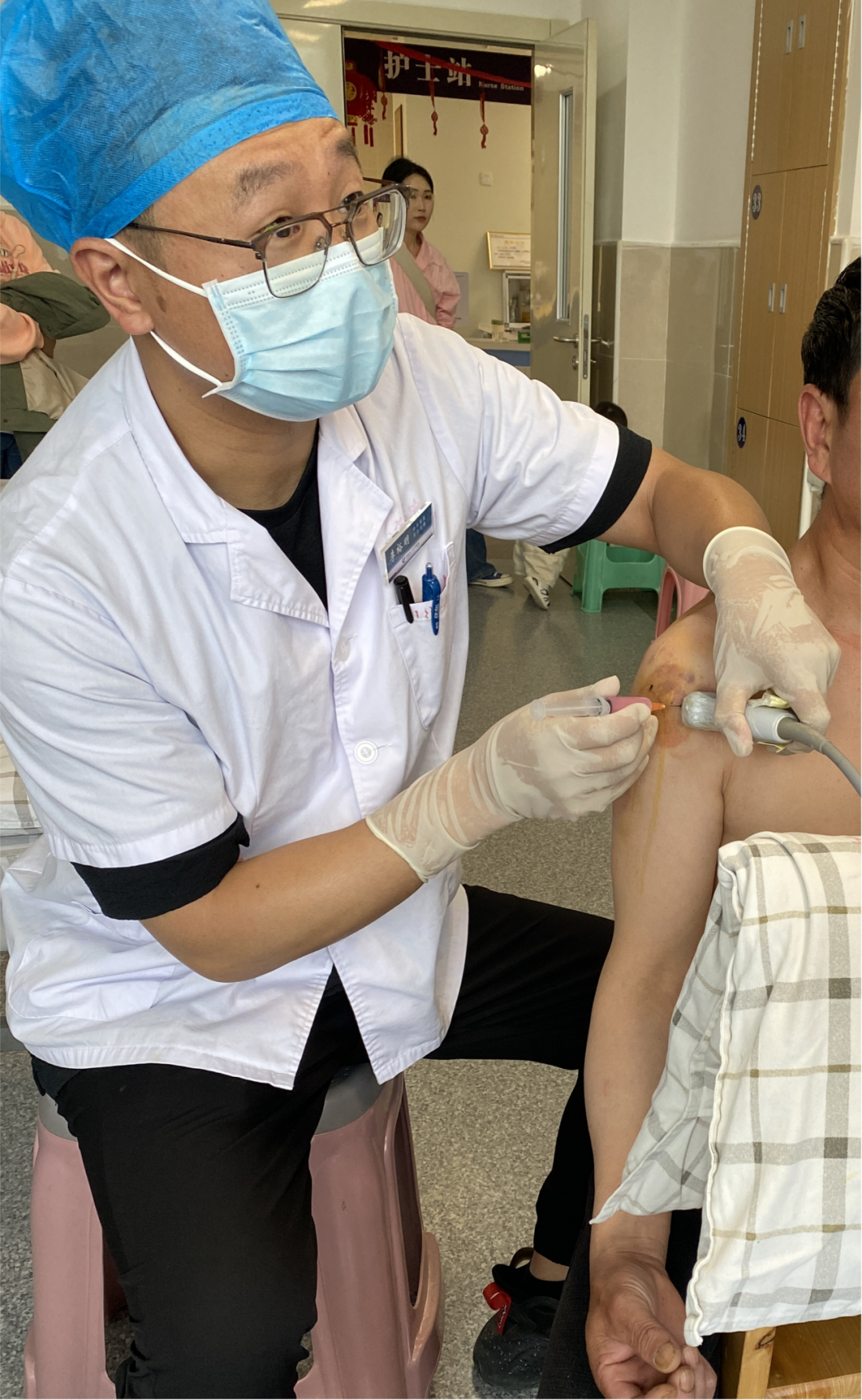 利川市民族中医院康复科开展超声引导下肩周炎注射治疗