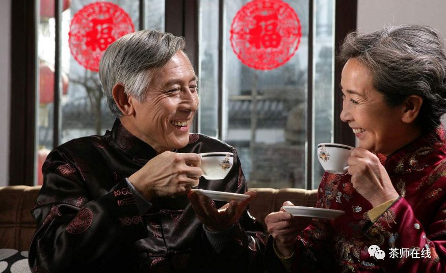 春节，一家人喝黑茶