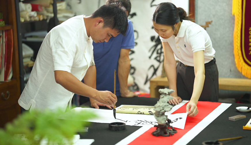 回看黄彬南的书法生涯,并不缺少荣誉.