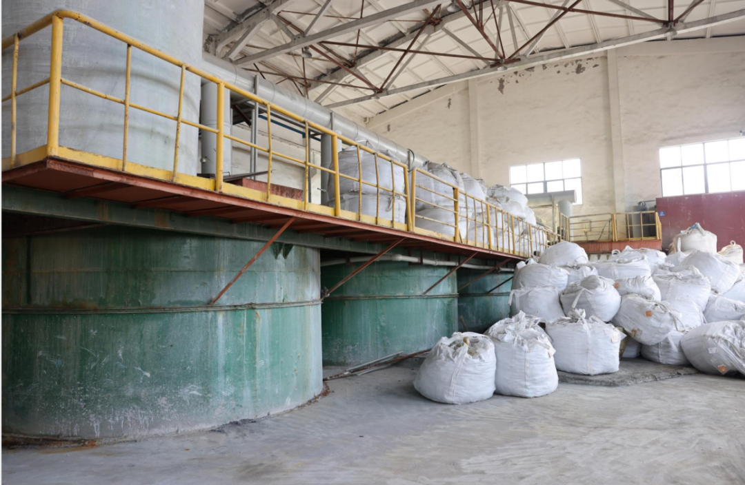 南陵一危险废物经营单位危废固废管理有缺失