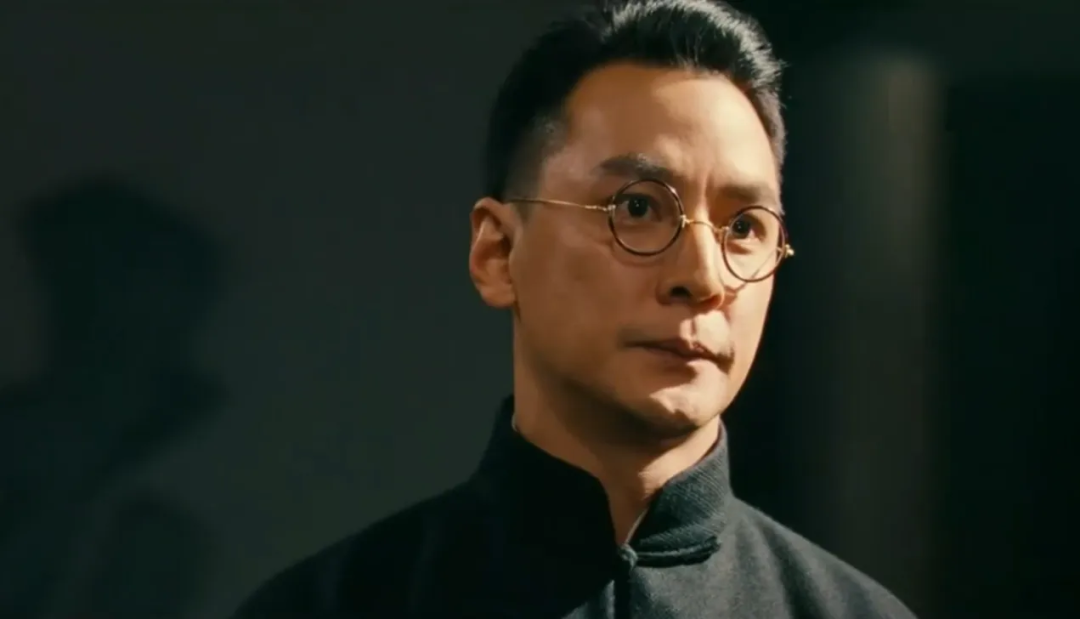 《建党伟业》胡适三,胡适坦然面对舆论在一片指责,怒骂声中,1925年9