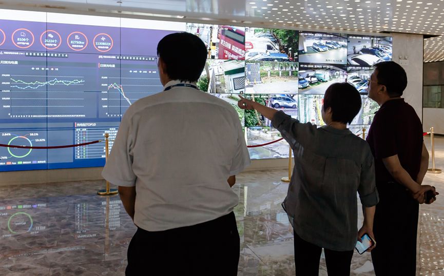 中國城市公共交通協(xié)會充電設(shè)施分會一行 蒞臨奧特迅考察調(diào)研