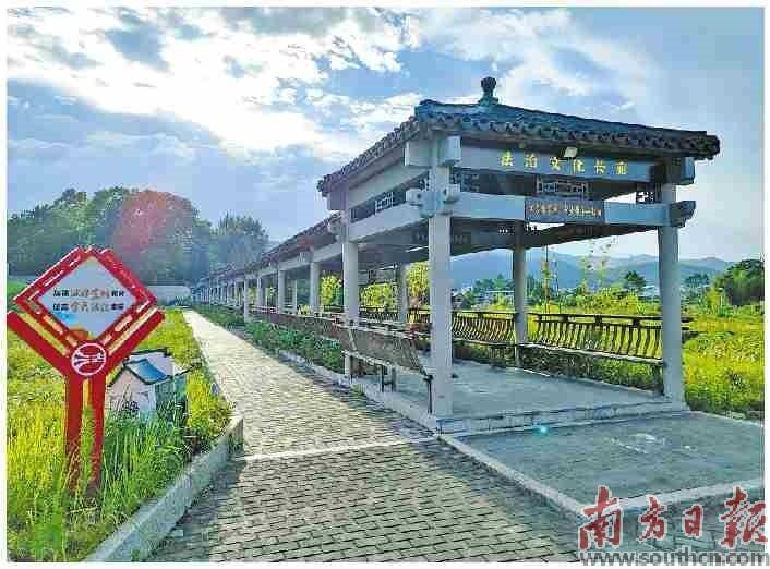 蕉岭县广福镇法治文化长廊。受访者供图