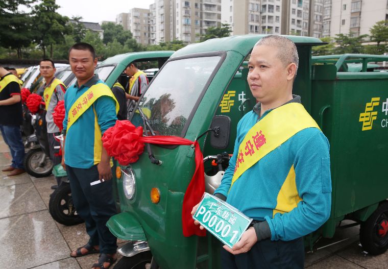 沒錯 從昨天起 河源的快遞電動三輪車 有車牌啦!