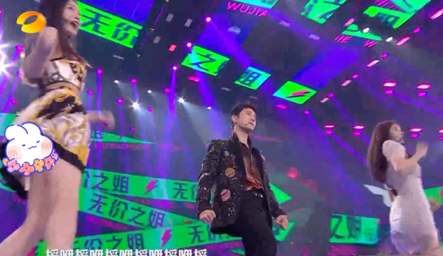 �ź������γ������߹⣬â��̨����˾�̫��������Ź�Ů���ӵ�ȹ�ף�