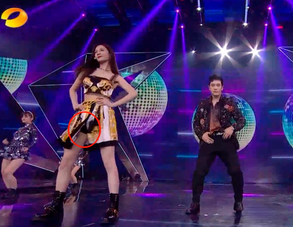 �ź������γ������߹⣬â��̨����˾�̫��������Ź�Ů���ӵ�ȹ�ף�