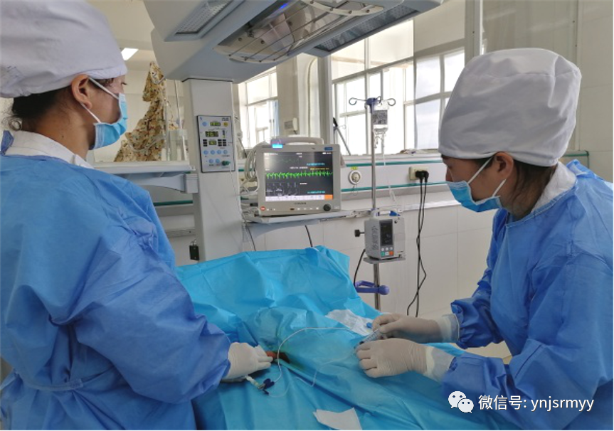 为什么新生儿抢救台【健康科普】早产儿生命的管道-脐静脉置管术_https://www.jmylbn.com_新闻资讯_第24张
