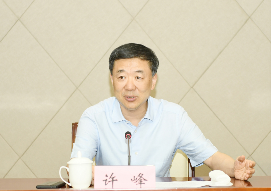 无锡市委常委,江阴市委书记许峰宣读任免文件,并寄语江阴统一战线全体