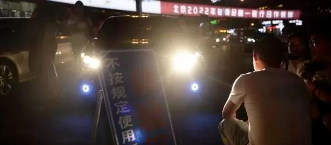 开车时 后车连闪2次大灯是啥意思 很重要 不懂有时候误大事 Hi有料