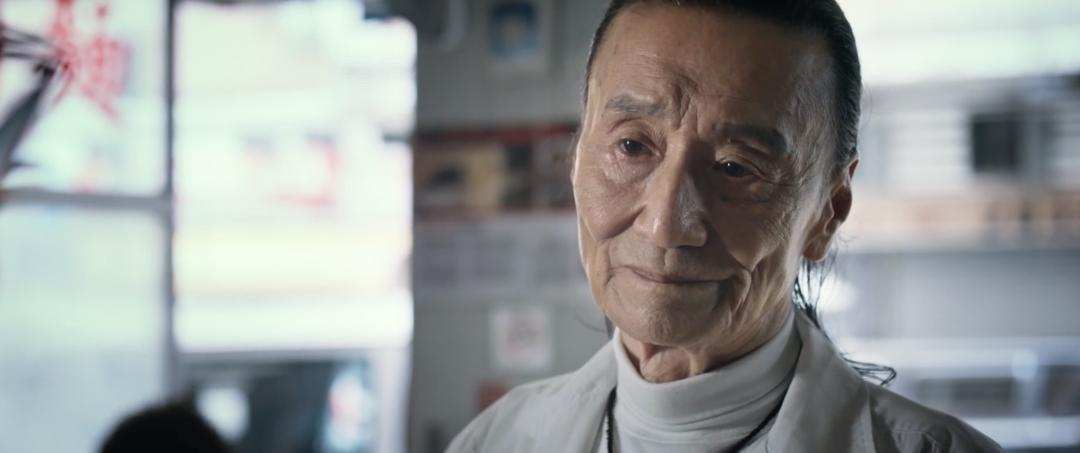 2021年电影《杀出个黄昏》，阿秋（谢贤 饰）剧照