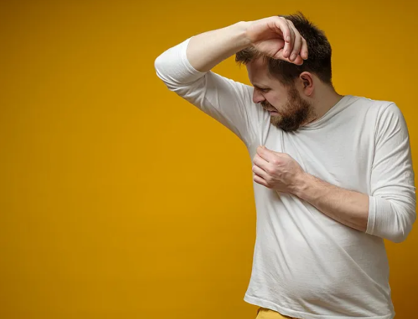 狐臭怎么根除？腋臭的尴尬，危害健康与社交的隐形敌人！