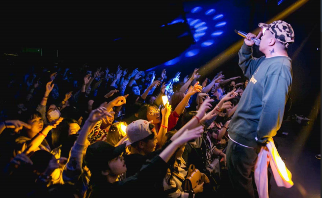 赶快来狂欢吧这么多大咖空降现场ou舞蹈团队王牌舞者@niki超人气乐队