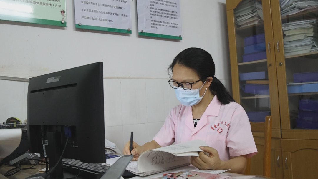 縣董塘鎮中心衛生院的一名婦產科醫生,在鄉鎮從事臨床工作二十六年來