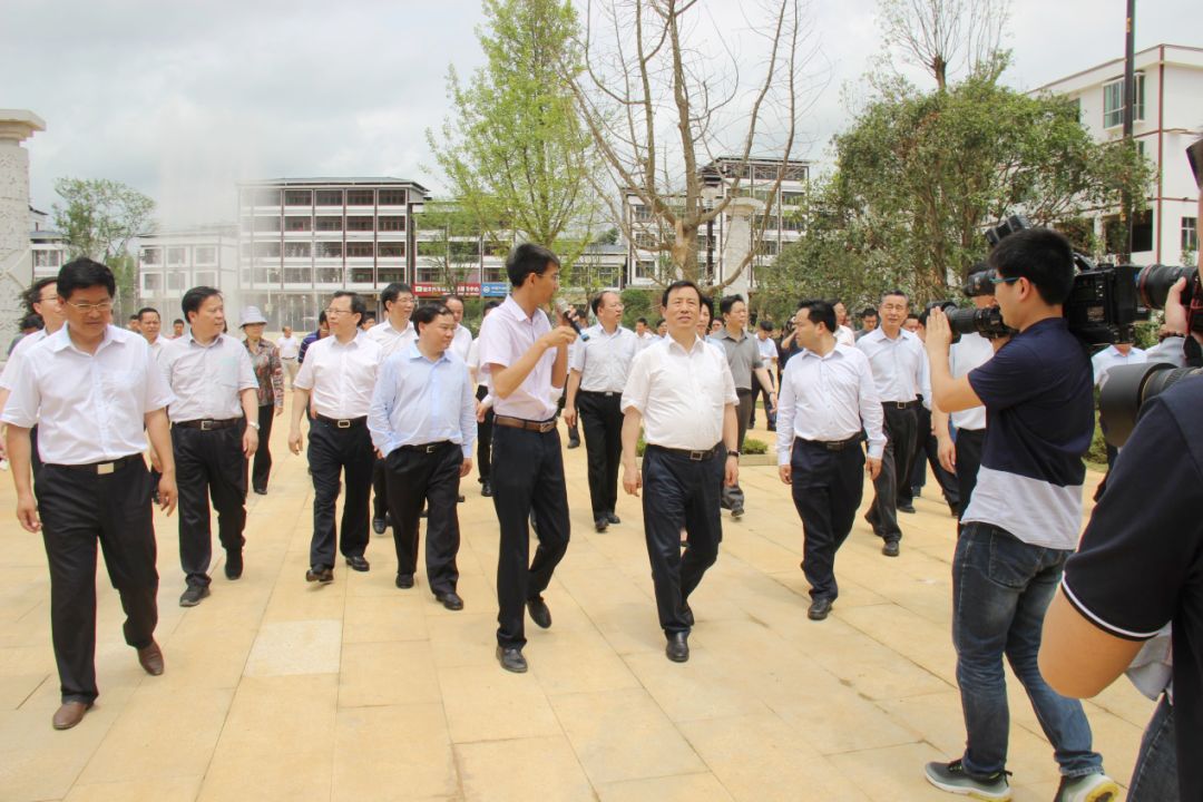 党建引领,勠力同心脱贫攻坚