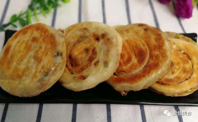 牛肉饼的制作方法_牛肉罩饼培训_自制牛肉汉堡包饼