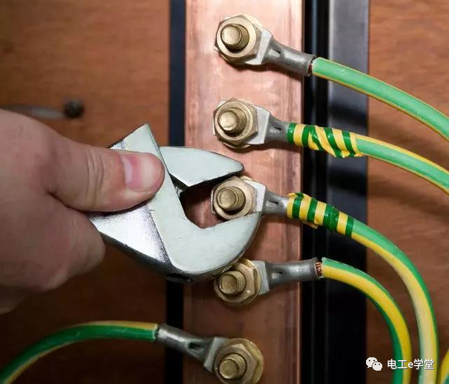 如果非得带电作业，该怎么接线最安全？这里边有门道，一般人没想过！的图2