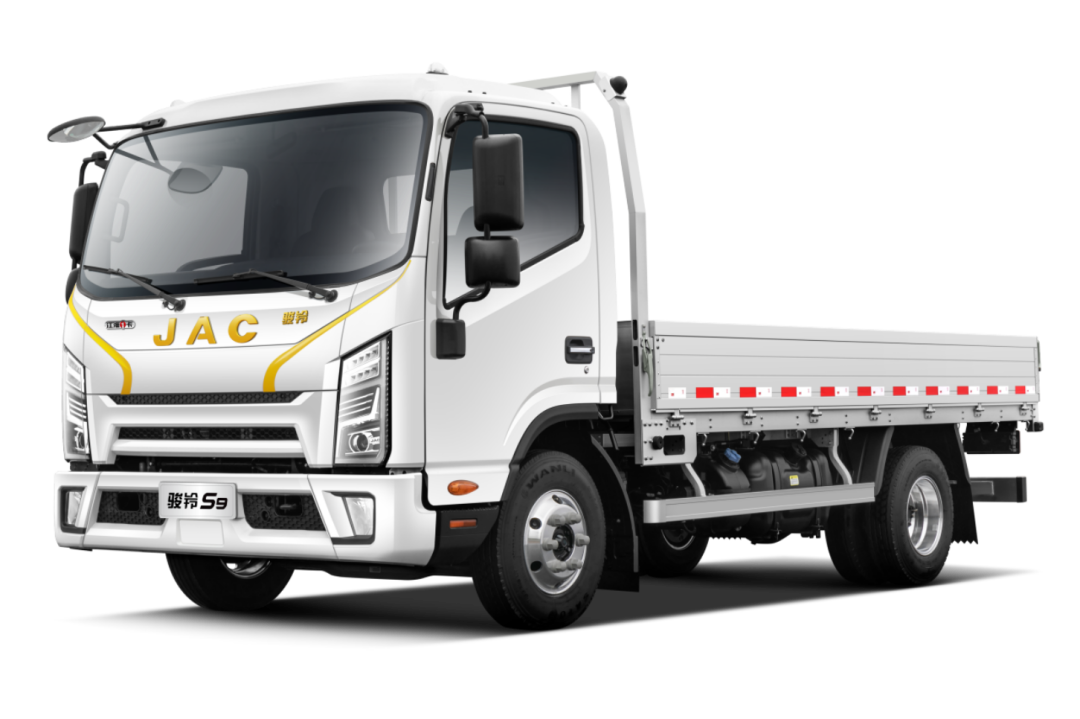 备受卡友好评的金饭碗造型,倒梯形进气格栅,鎏金jac标融合两侧金飘带