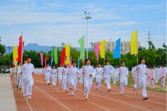 武汉江南技术学校举行第三届飘逸杯太极拳比赛