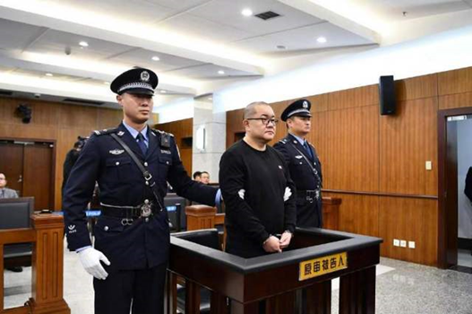 那些不可一世的黑老大和保护伞被钉在这里展览扫黑除