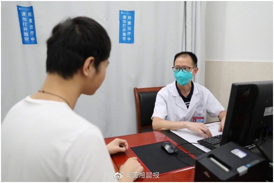 跑步【注意】26岁小伙戴口罩跑步突感不适，竟然肺破了！医生:这几类人要格外注意！