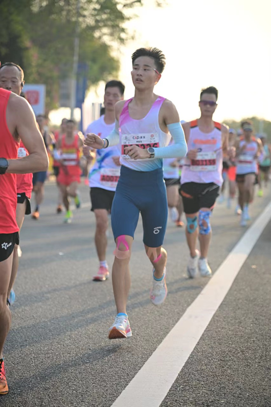 跑龄一年从首全马崩到9分配到全马pb256他是怎么做的