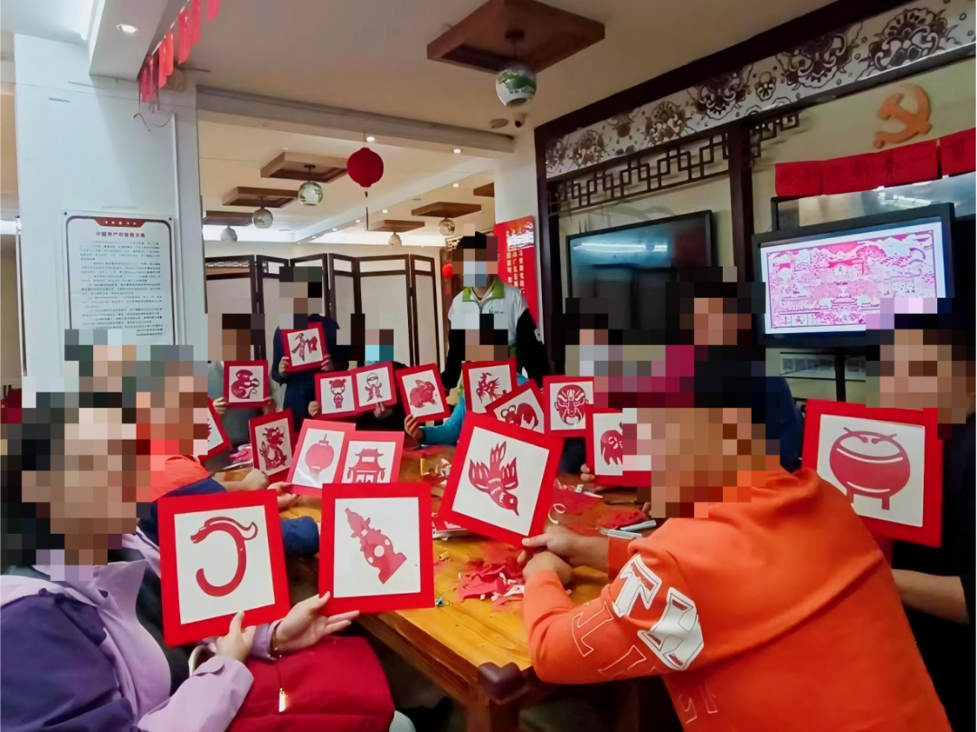 社区矫正对象开展非遗剪纸体验活动