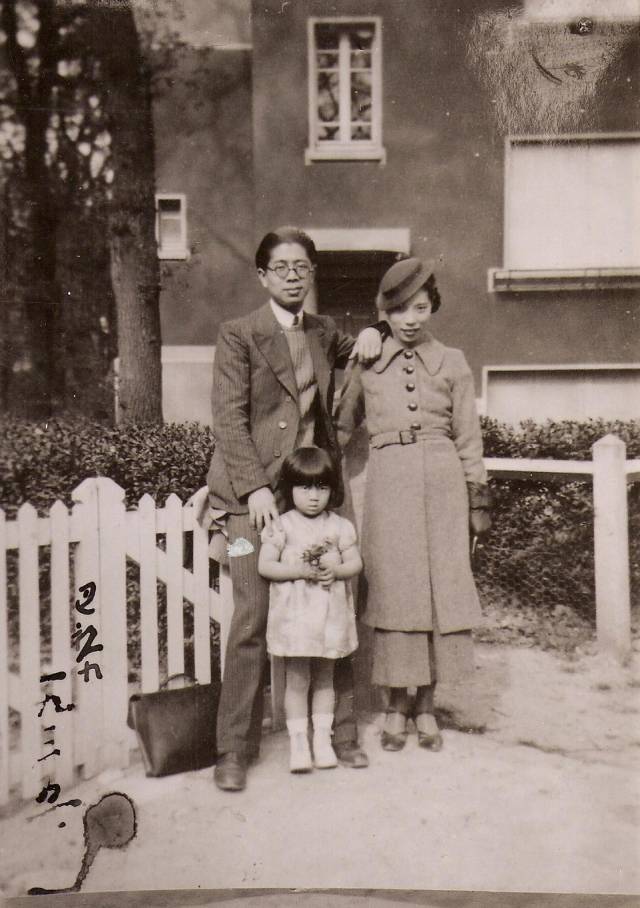 1935年常书鸿全家在巴黎1948年常书鸿父女在南京吕斯百家1986年6月在