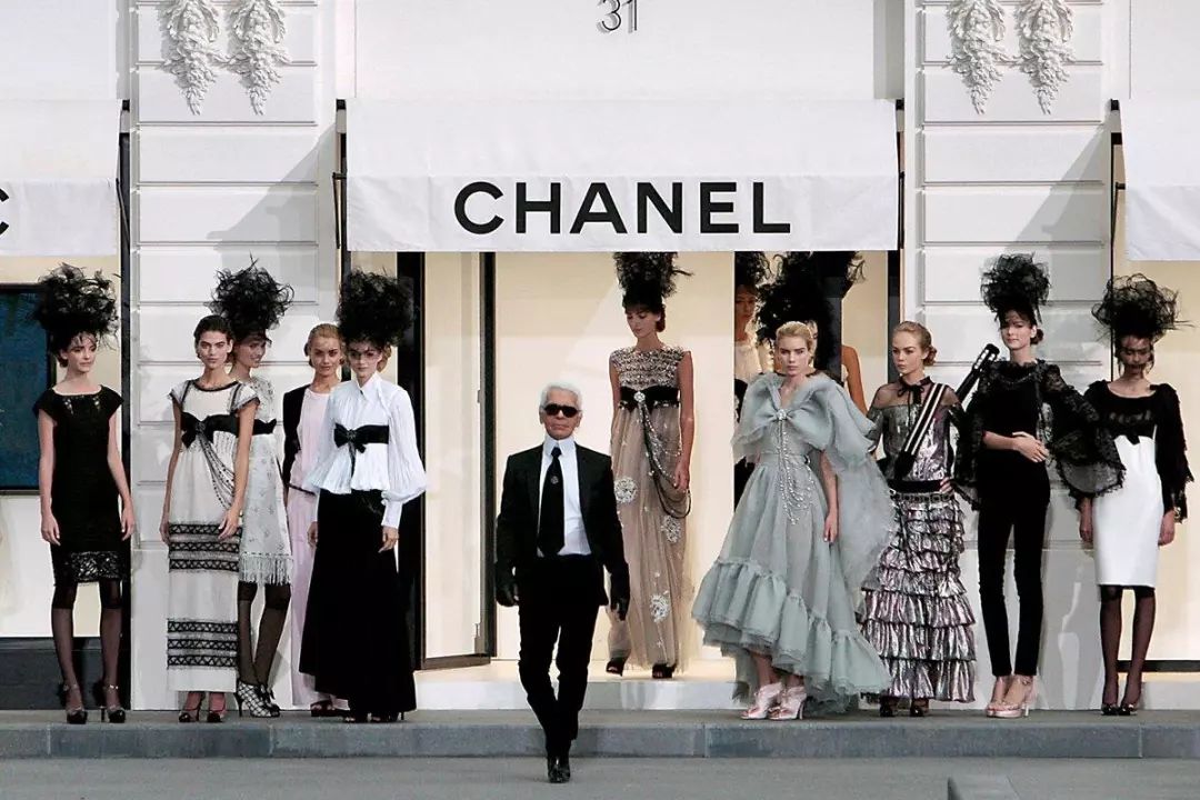 潮資訊 | 致敬Chanel藝術總監Karl Lagerfeld，一個時代終結了，但他的精神永存 時尚 第6張