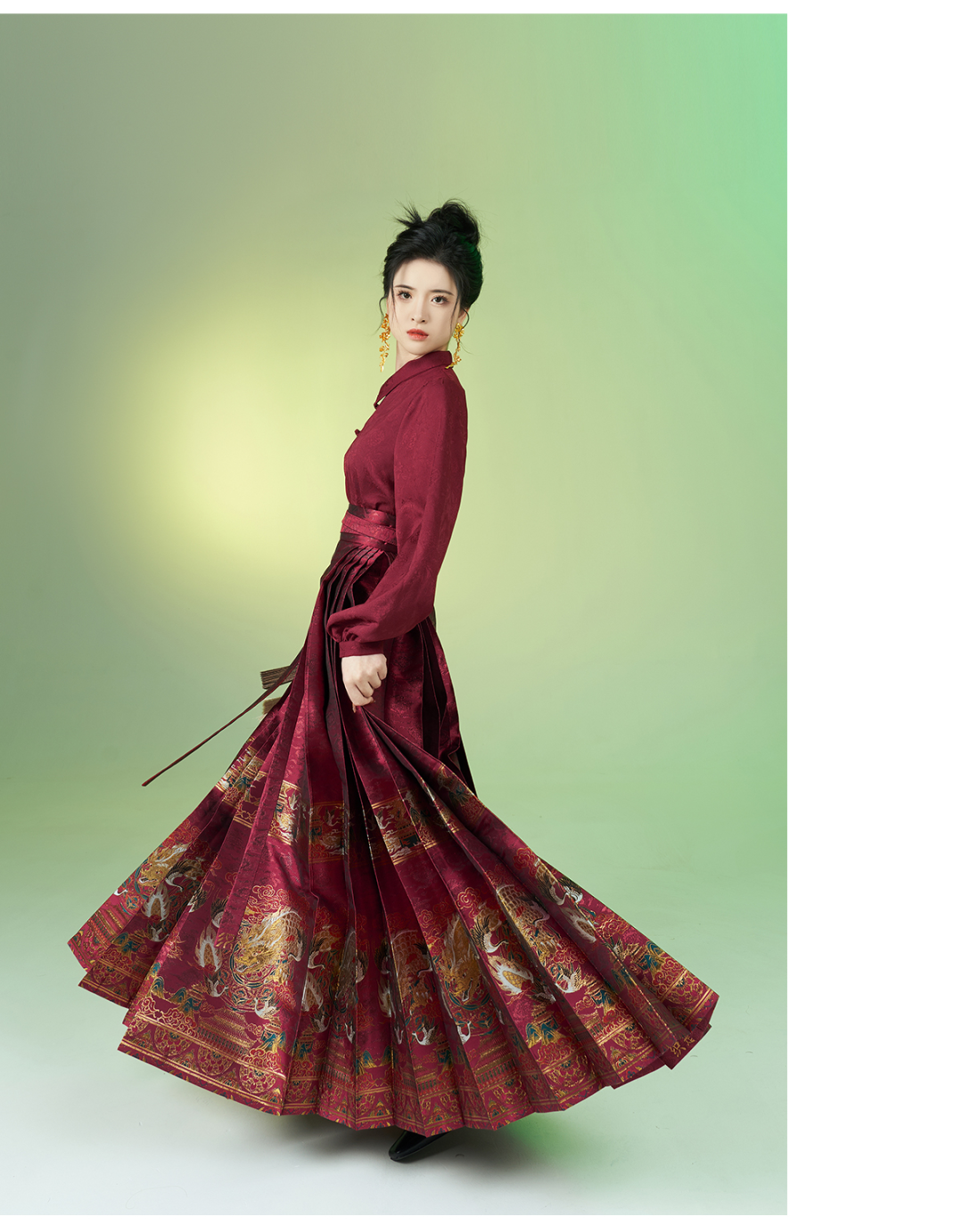 紅色過年服，方領(lǐng)長襖馬面裙，氣質(zhì)搭配