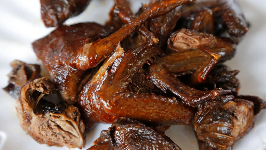 烤乳鸽成为李氏的家族特色吃食,传统制作技艺被列入隆阳区第六批非