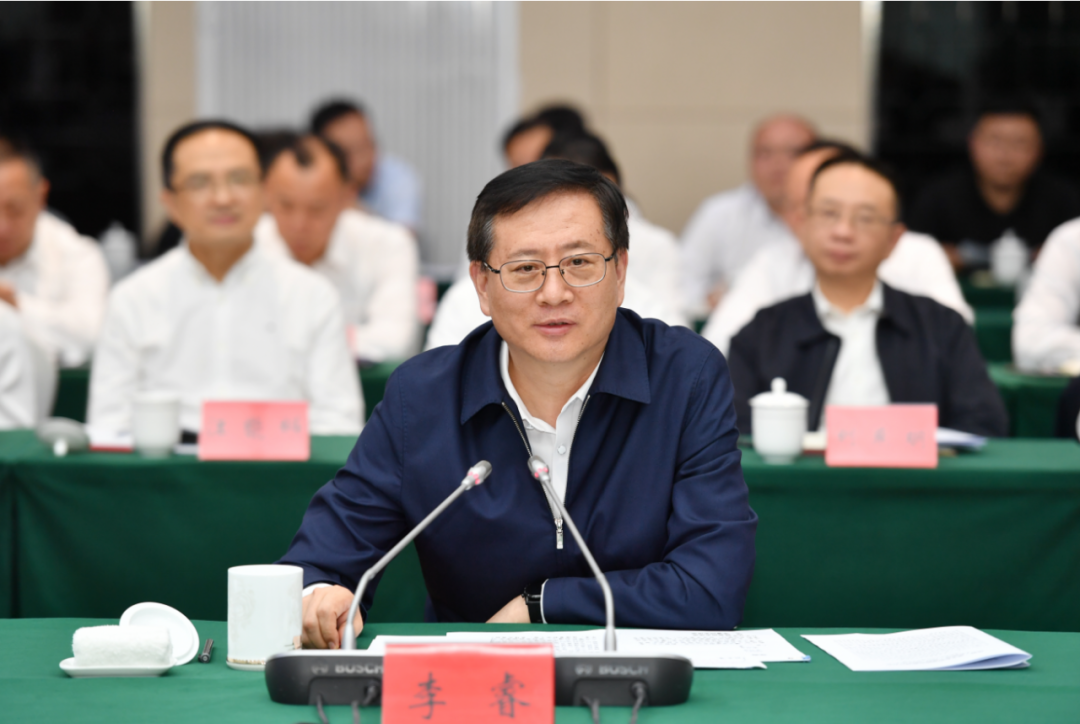 贵州省政府副秘书长,粤黔协作工作队领队肖南龙;珠海市领导吴轼