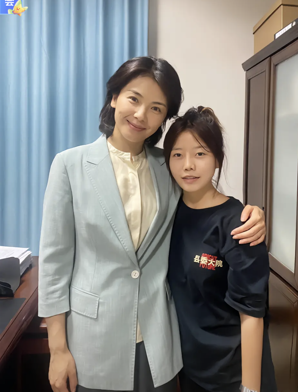 跟素人合影才发现 刘涛身材这么粗壮 而且素颜寡淡是真不漂亮 时尚圈 时尚品牌 时尚人物 时尚生活 微信头条新闻公众号文章收集网