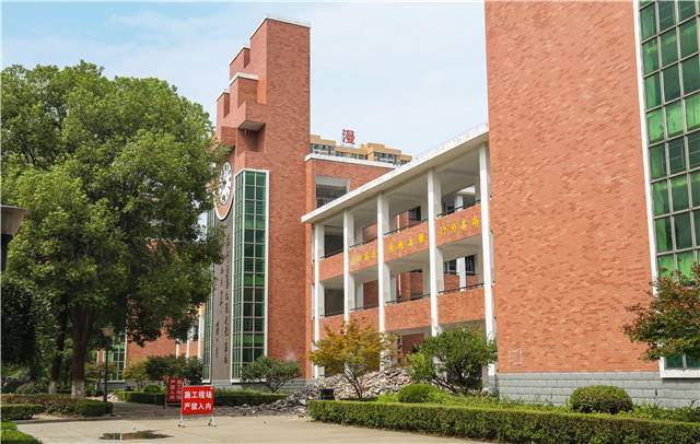 看好了!这就是你们追过的仙桃一中