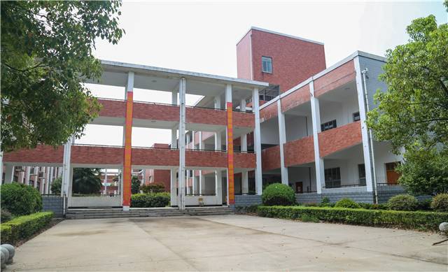 看好了!这就是你们追过的仙桃一中