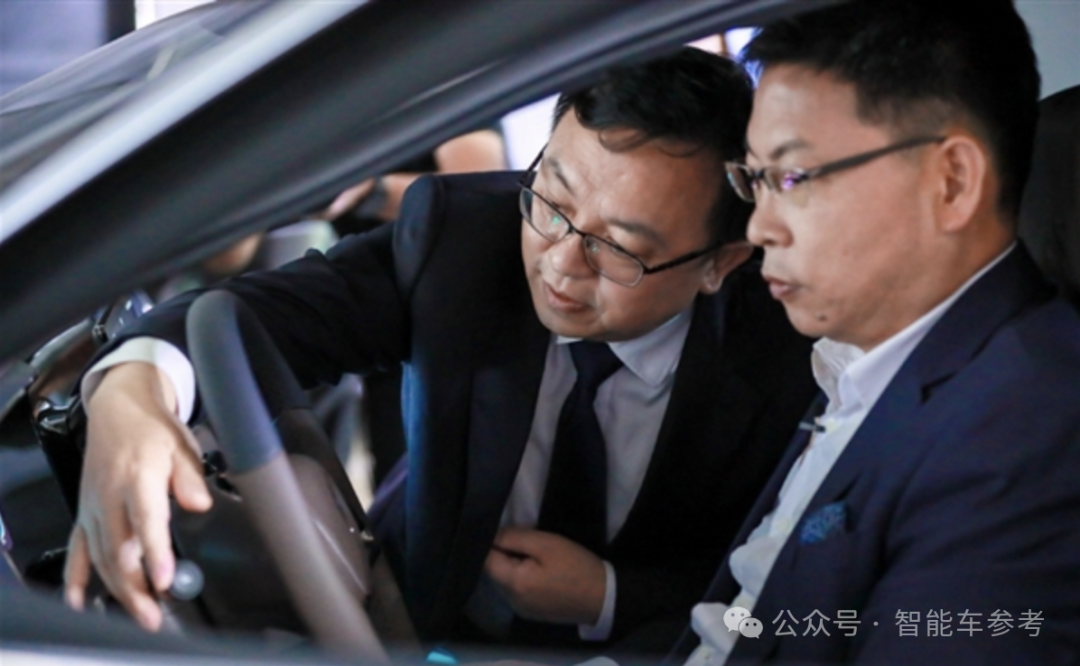 李斌明确蔚来不做Robotaxi，智驾优先卷「自主避让」，智能版Mini发布在即 | 量子位