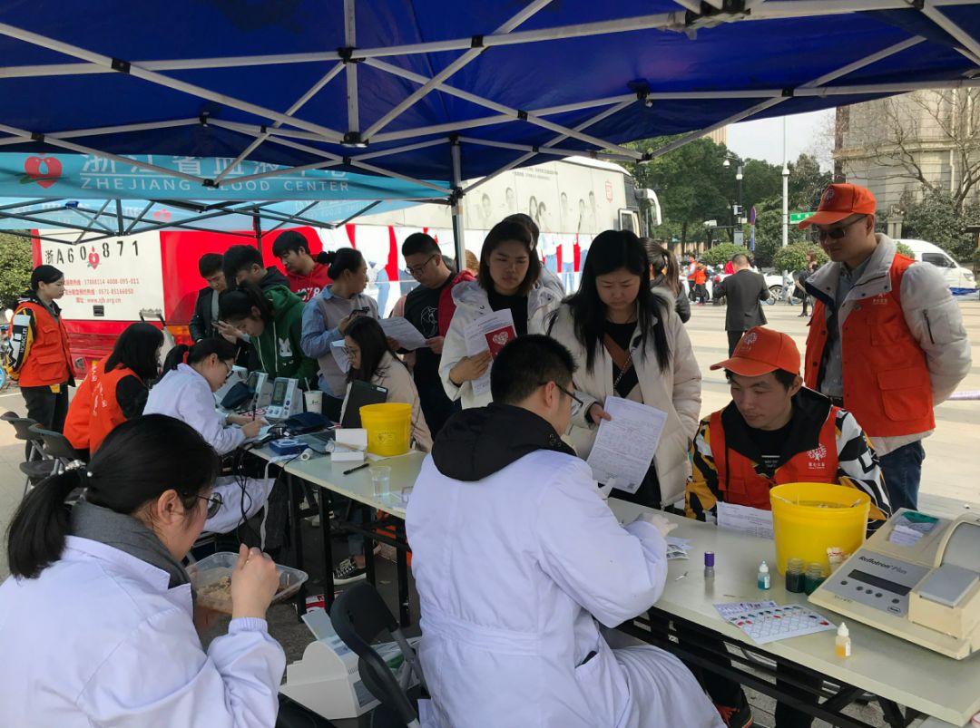 “聚心传爱 爱在行动” —余杭湖南商会参加献血爱心公益活动