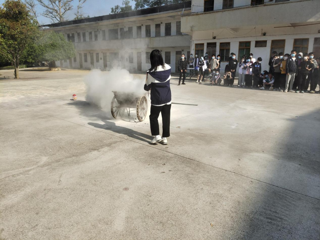 培训学习长知识演练实操提能力埔北中学开展消防安全演练活动