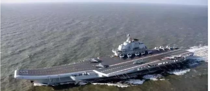 为什么航母这么难击沉？甲板到底有多厚？的图1