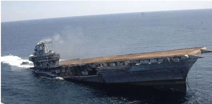 为什么航母这么难击沉？甲板到底有多厚？的图2