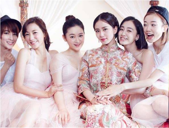 安以轩请的伴娘果然是她们明星婚礼现场总有一群盛世美颜