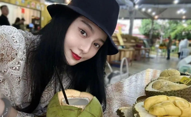 前段时间因为跟李晨又一起合作做起生意来,一度业内都在猜测范冰冰和