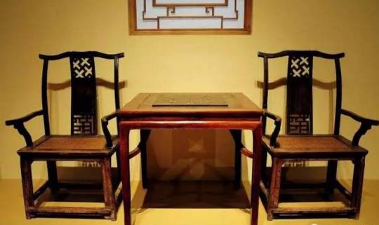 为儿女留下一套精美的红木家具，既实用又具备了收藏价值