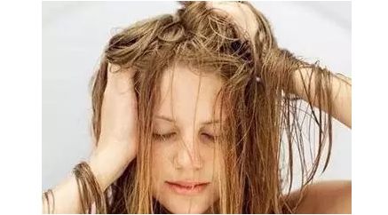 头发爱出油，最终都会变成脂溢性脱发甚至秃头？