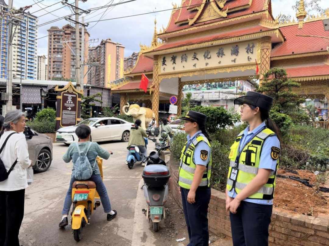 5月3日 州交通执法支队景洪大队在景洪市曼贺纳开展执法检查.png