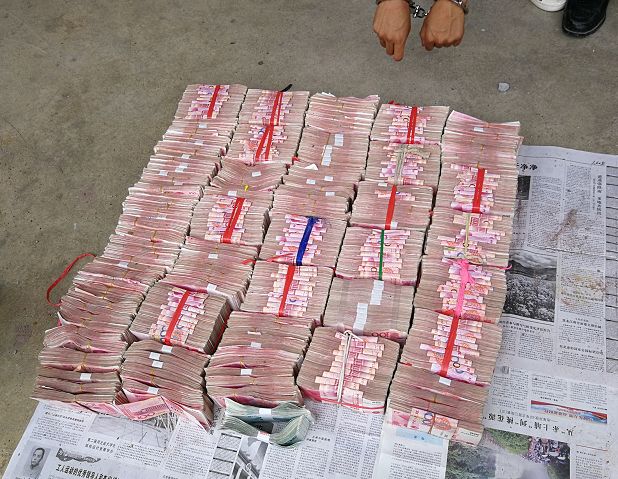 廣西破爛民房墻里被摳出幾百萬現(xiàn)金？警方這樣回應(yīng)