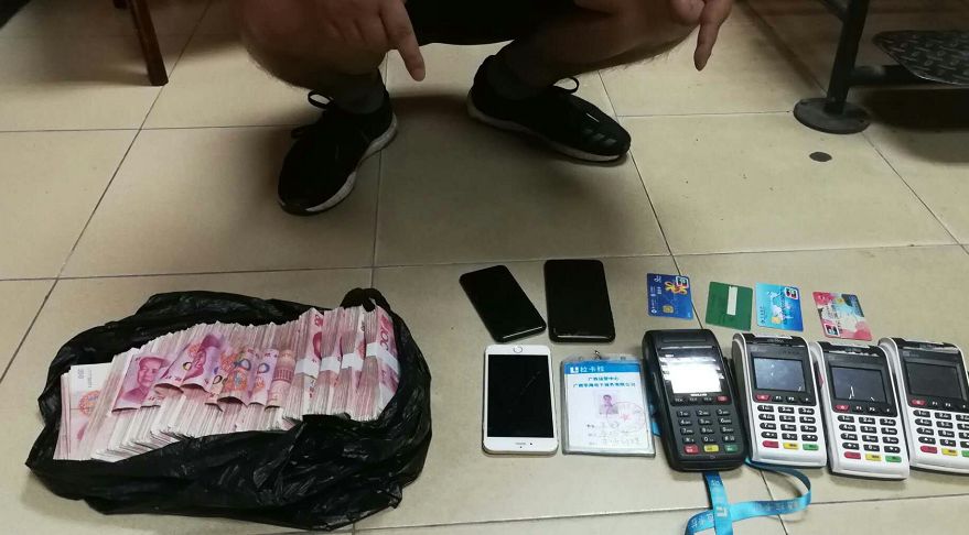 廣西破爛民房墻里被摳出幾百萬現(xiàn)金？警方這樣回應(yīng)