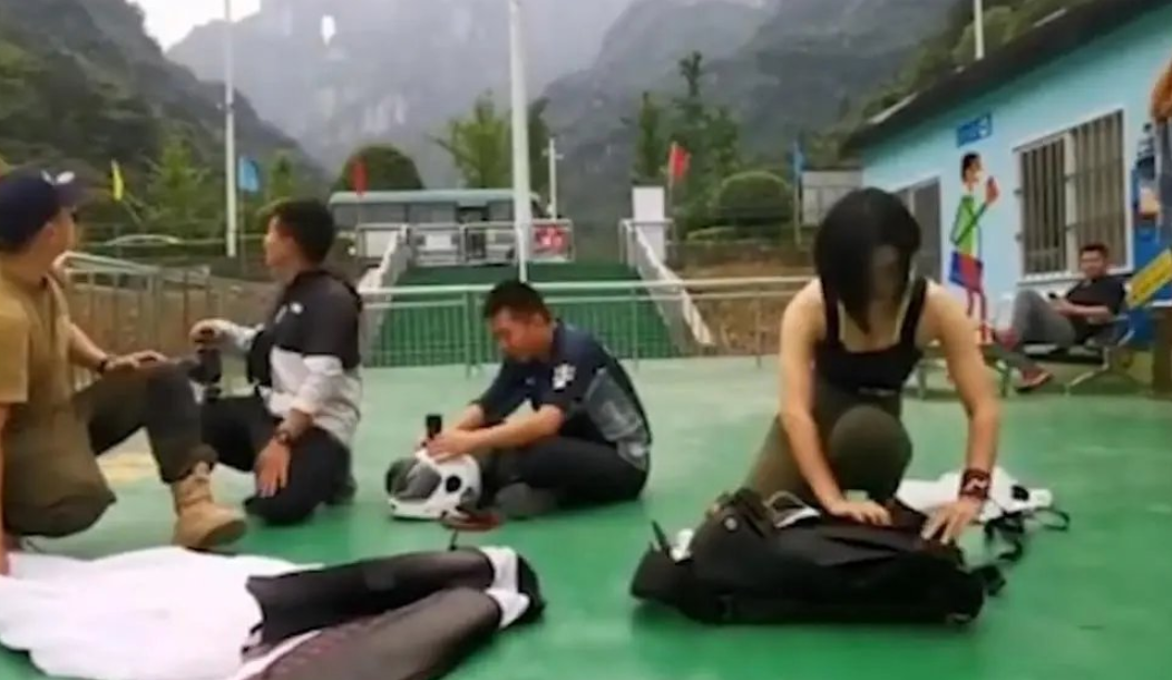 24岁女大学生翼装飞行坠亡，极限运动真只是“拿运气赌命”吗？（图） - 17
