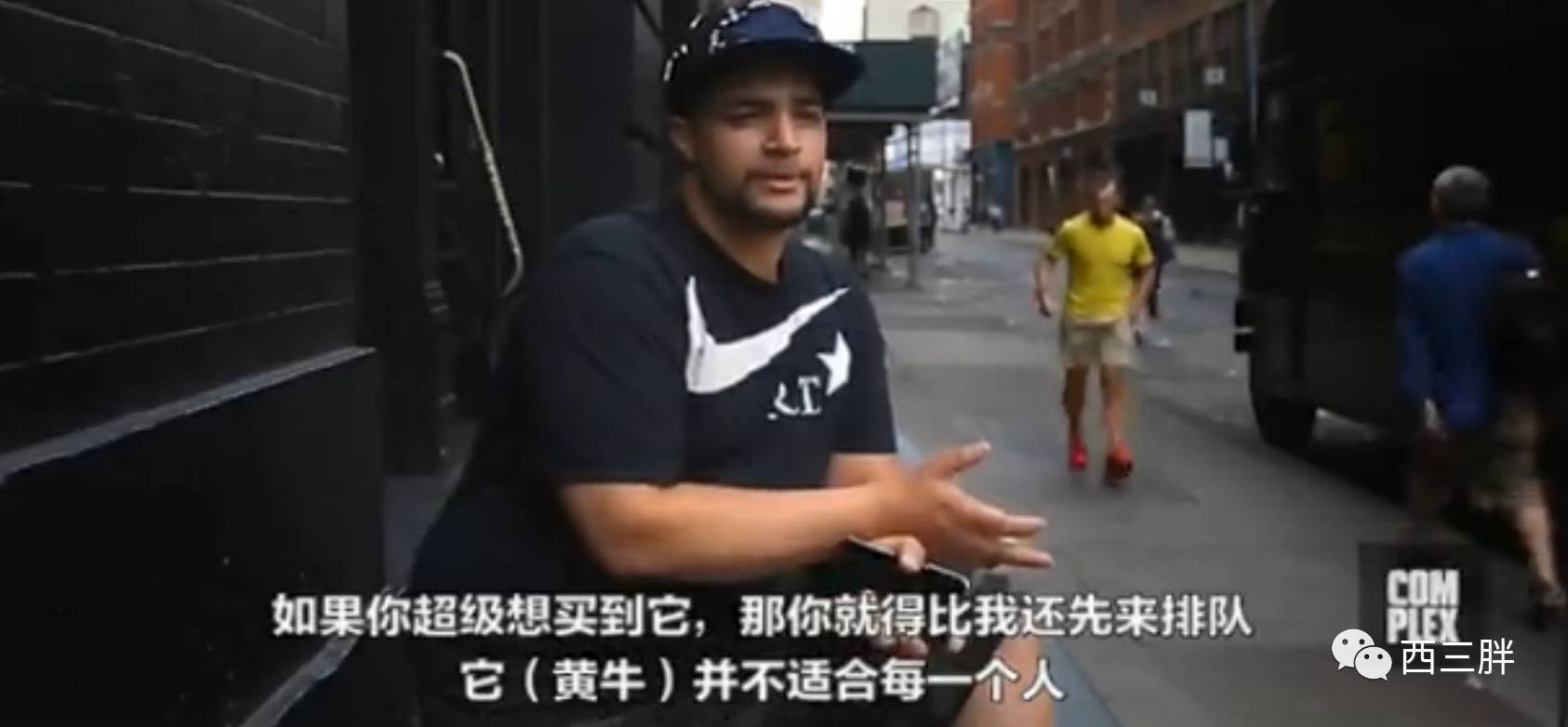 搭着帐篷在Supreme专卖店门口守夜，是每个纽约黄牛的必修课