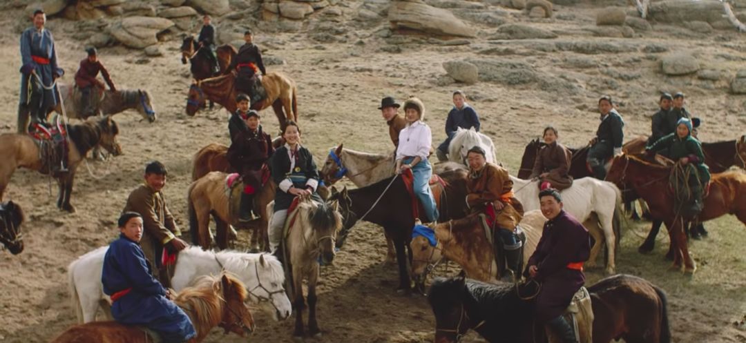 这个百变的日本女rapper，同时满足了我对清纯和性感的幻想